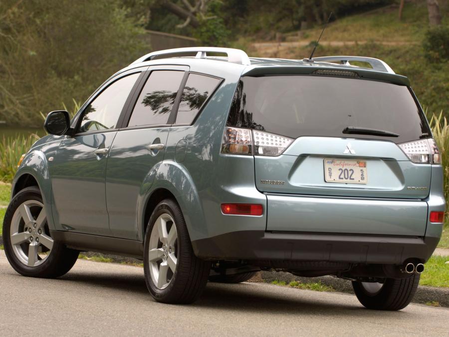  Mitsubishi Outlander 2007 года  (US) (фото 15 из 30)